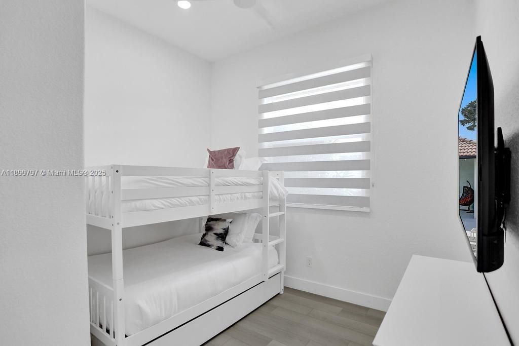 For Rent: $21,995 (9 beds, 5 baths, 4979 Square Feet)