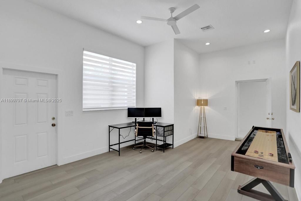 For Rent: $21,995 (9 beds, 5 baths, 4979 Square Feet)