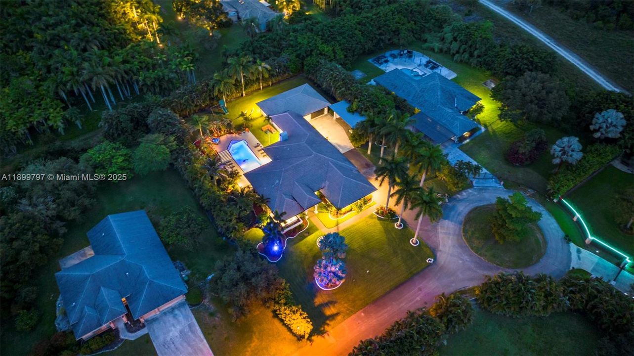 For Rent: $21,995 (9 beds, 5 baths, 4979 Square Feet)