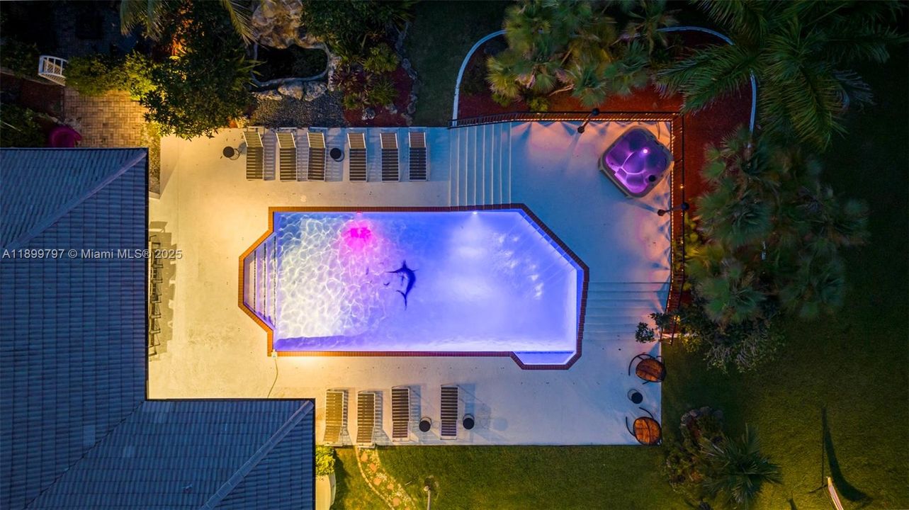 For Rent: $21,995 (9 beds, 5 baths, 4979 Square Feet)