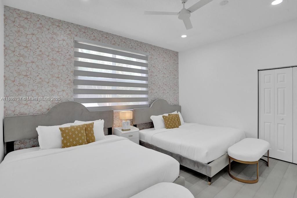 For Rent: $21,995 (9 beds, 5 baths, 4979 Square Feet)