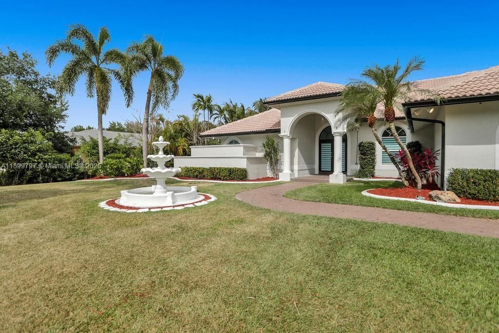 For Rent: $21,995 (9 beds, 5 baths, 4979 Square Feet)