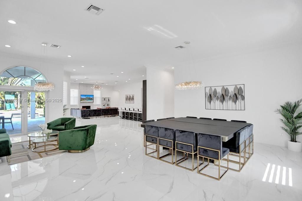 For Rent: $21,995 (9 beds, 5 baths, 4979 Square Feet)