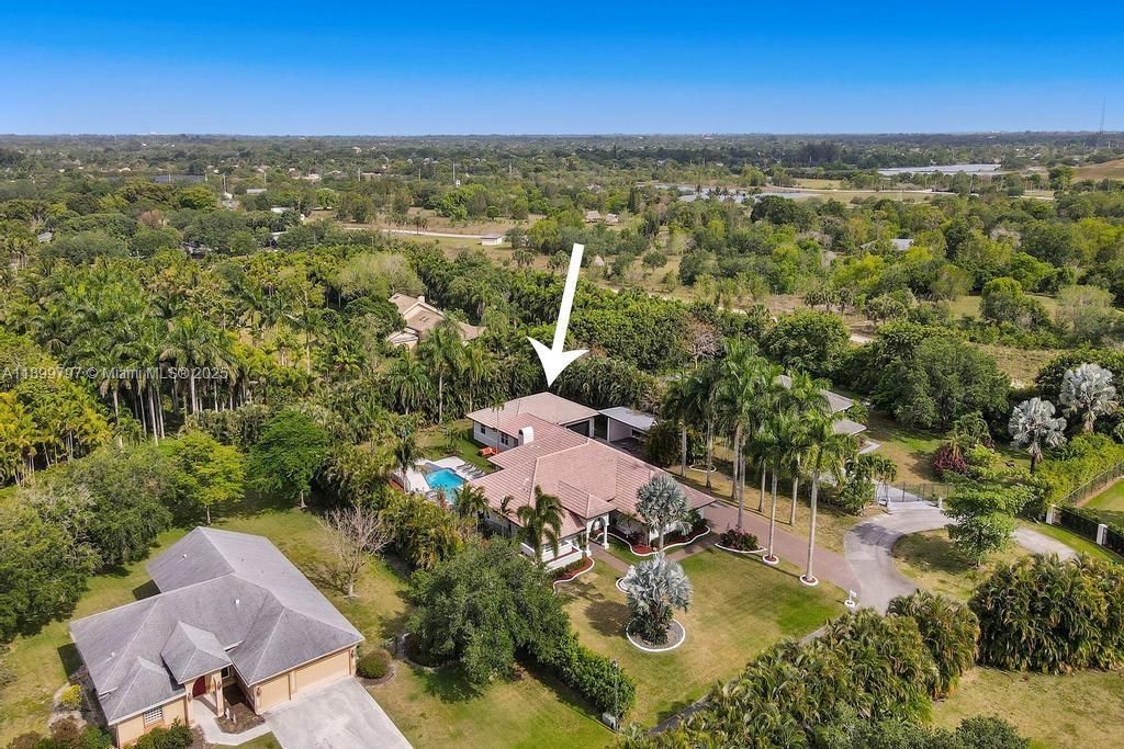 For Rent: $21,995 (9 beds, 5 baths, 4979 Square Feet)