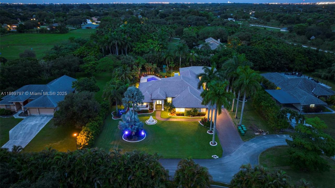 For Rent: $21,995 (9 beds, 5 baths, 4979 Square Feet)