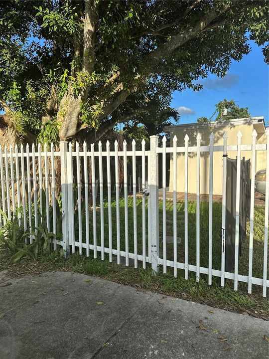 Recently Rented: $1,100 (0 beds, 1 baths, 1366 Square Feet)