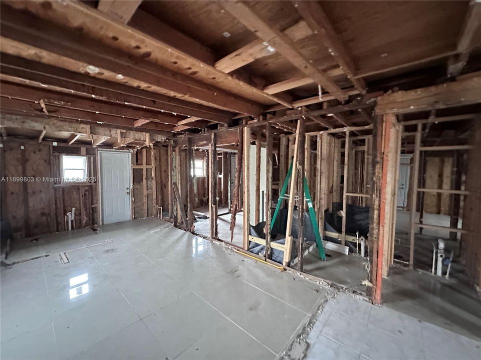 合同活跃: $239,950 (3 贝兹, 2 浴室, 1188 平方英尺)