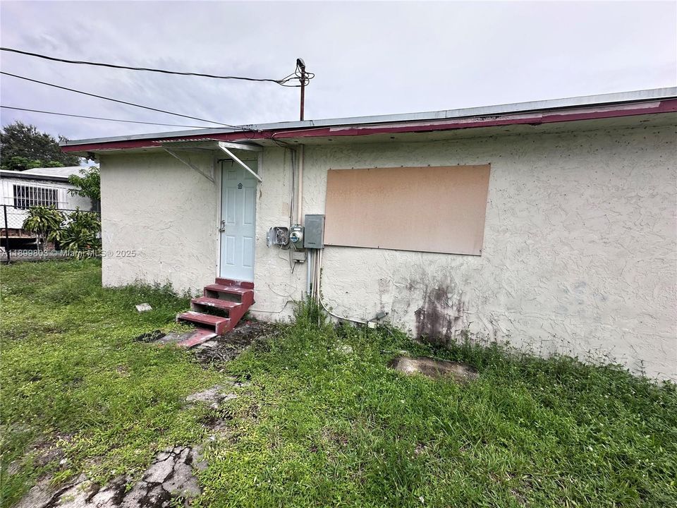 合同活跃: $239,950 (3 贝兹, 2 浴室, 1188 平方英尺)