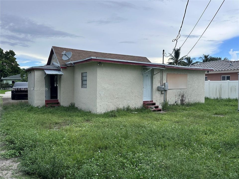 合同活跃: $239,950 (3 贝兹, 2 浴室, 1188 平方英尺)