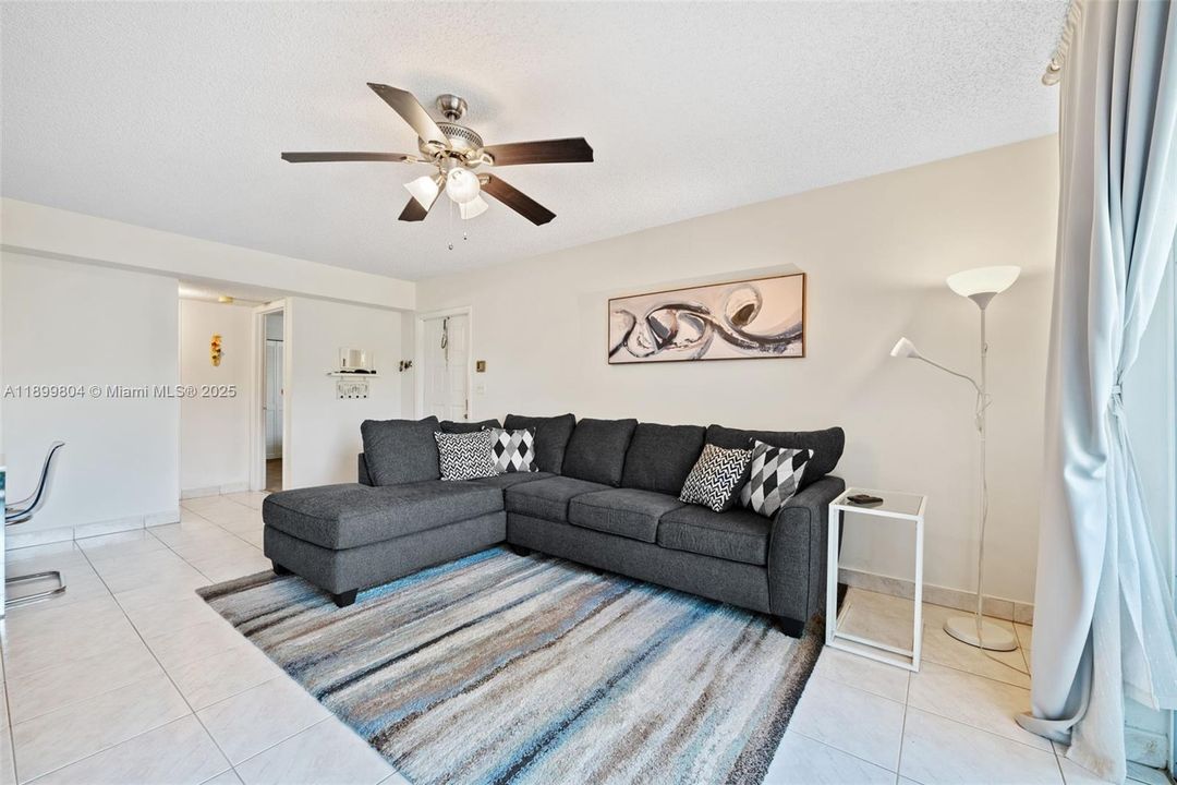 Active With Contract: $2,300 (2 beds, 2 baths, 1037 Square Feet)