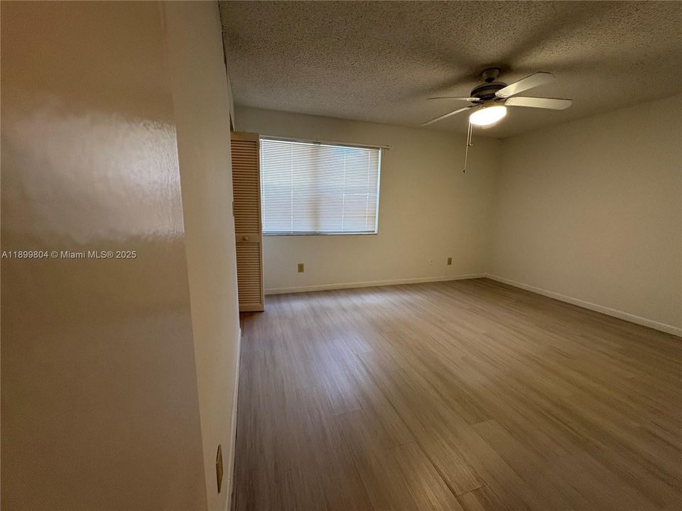 Active With Contract: $2,300 (2 beds, 2 baths, 1037 Square Feet)
