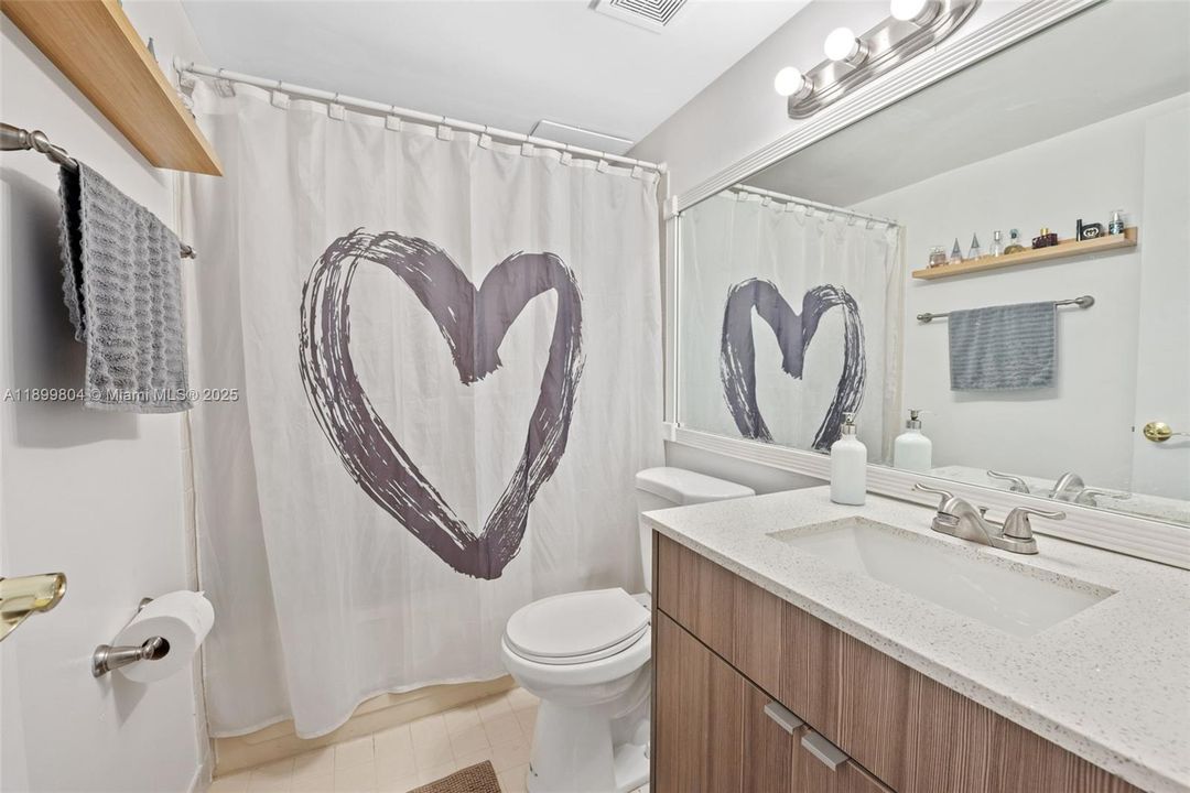 Active With Contract: $2,300 (2 beds, 2 baths, 1037 Square Feet)