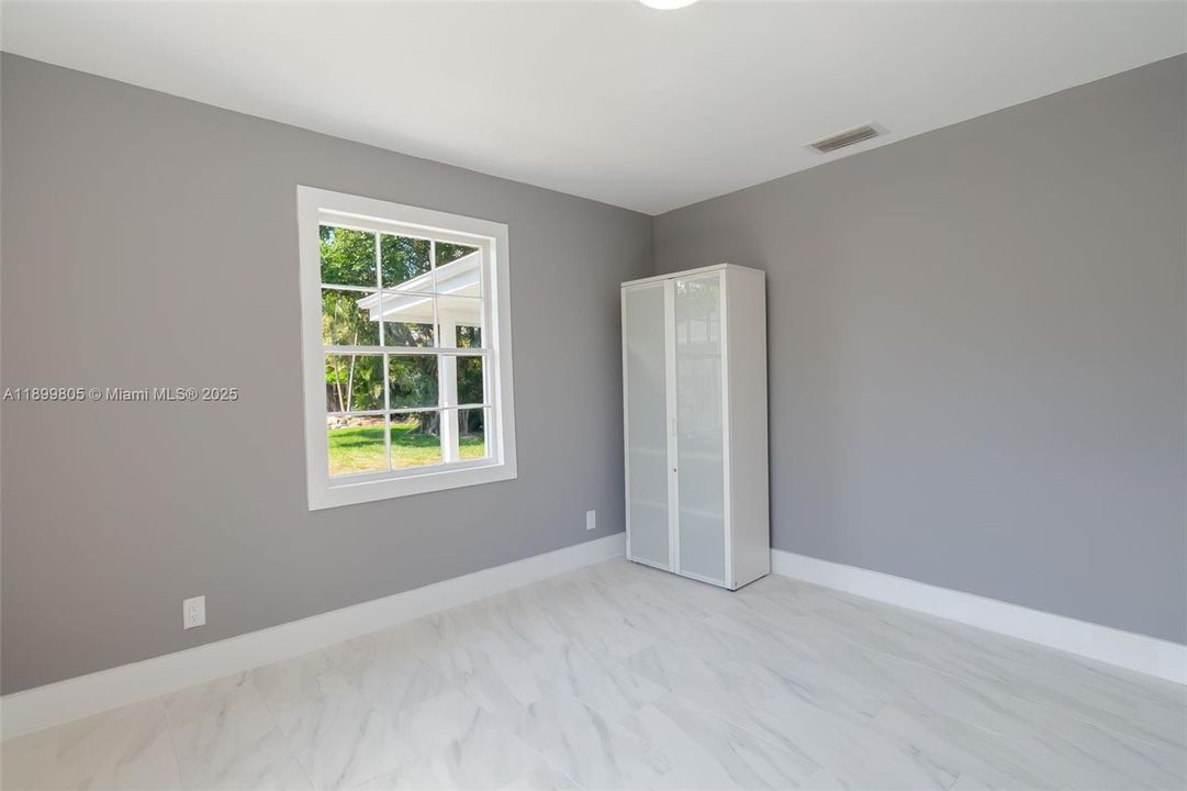 For Sale: $799,000 (3 beds, 1 baths, 928 Square Feet)