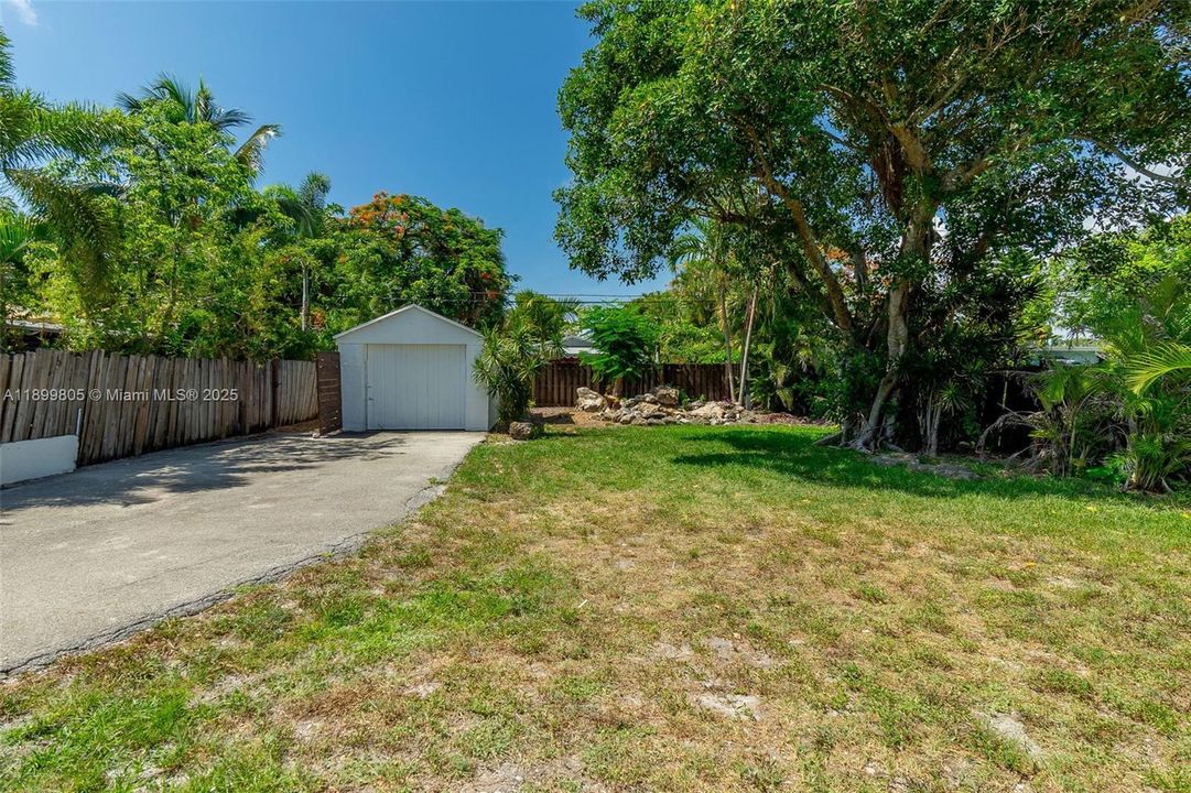 For Sale: $799,000 (3 beds, 1 baths, 928 Square Feet)