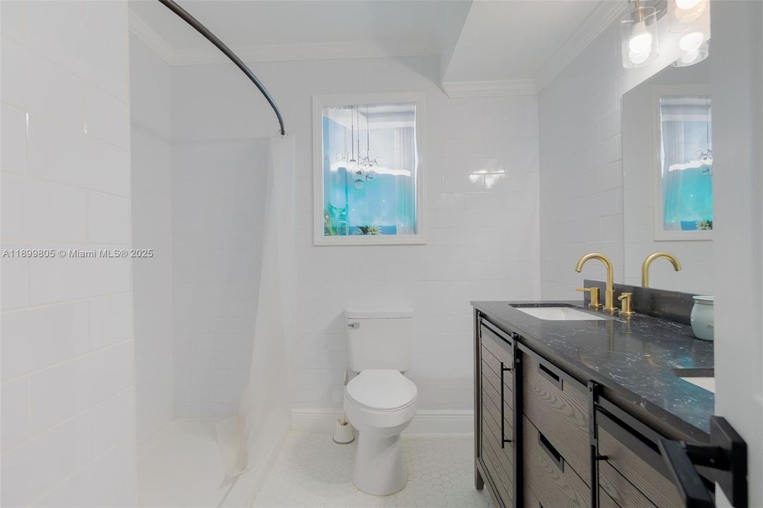 For Sale: $799,000 (3 beds, 1 baths, 928 Square Feet)