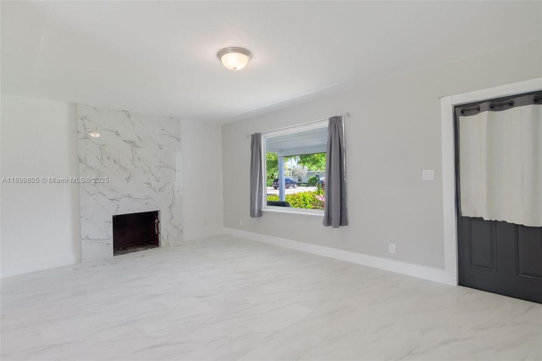 For Sale: $799,000 (3 beds, 1 baths, 928 Square Feet)