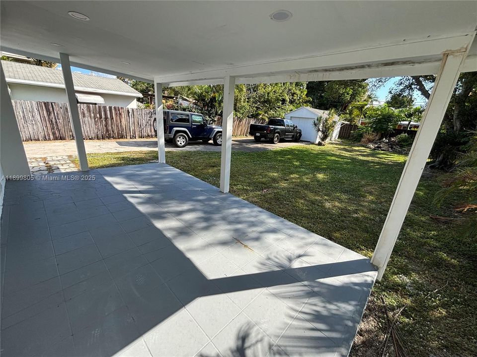 For Sale: $799,000 (3 beds, 1 baths, 928 Square Feet)