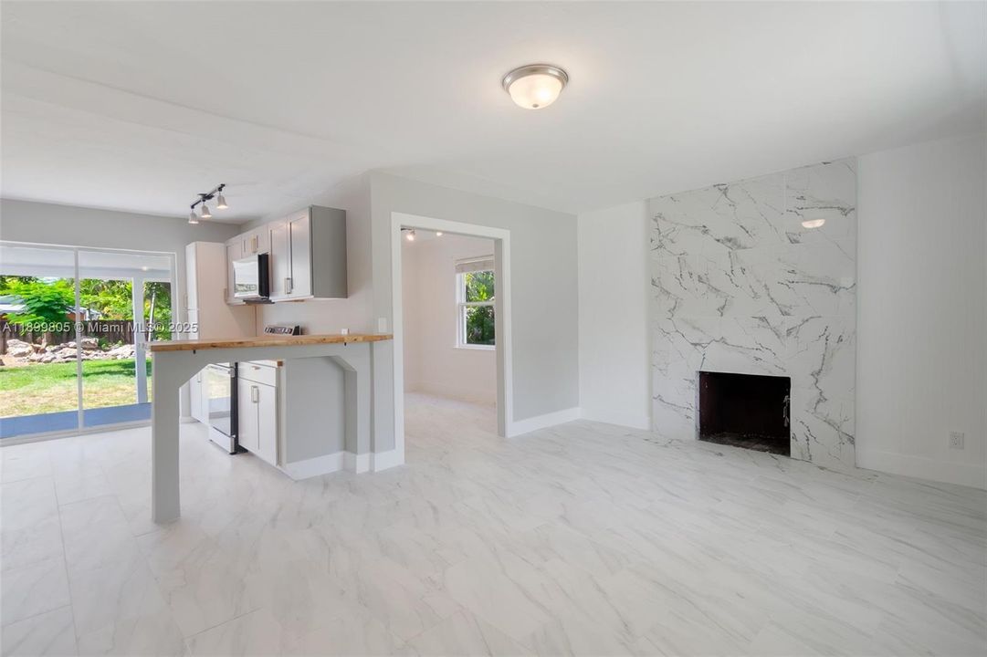 For Sale: $799,000 (3 beds, 1 baths, 928 Square Feet)