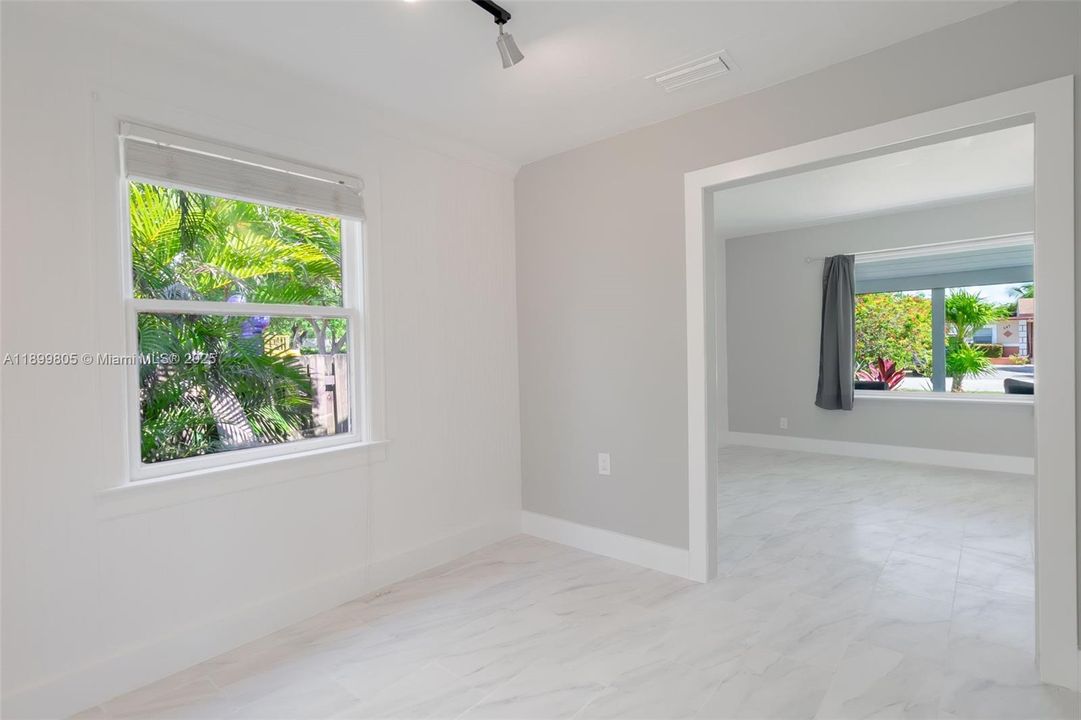 For Sale: $799,000 (3 beds, 1 baths, 928 Square Feet)