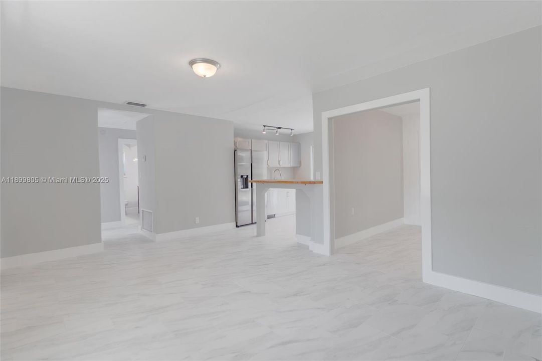 For Sale: $799,000 (3 beds, 1 baths, 928 Square Feet)