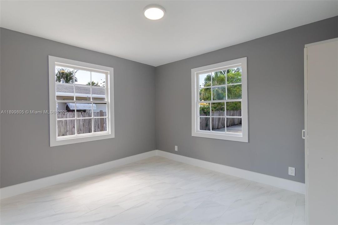 For Sale: $799,000 (3 beds, 1 baths, 928 Square Feet)