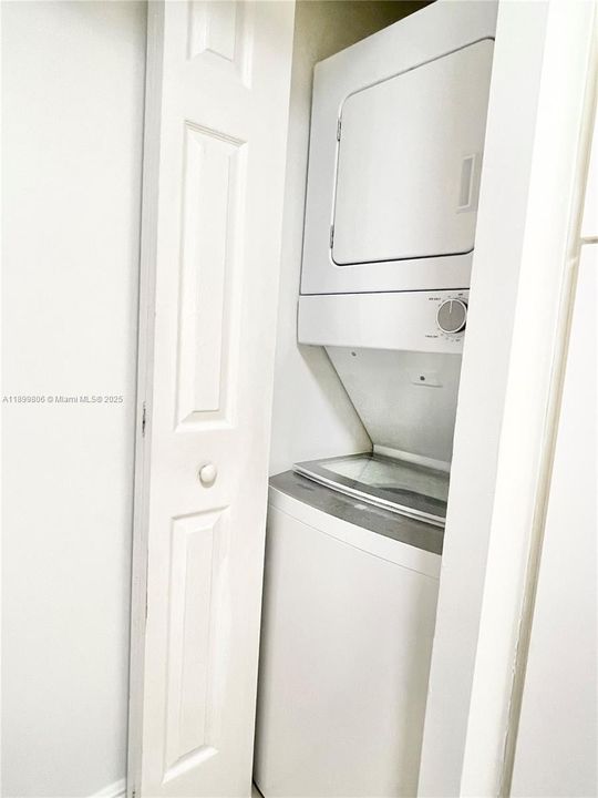 Recently Rented: $2,450 (2 beds, 2 baths, 1224 Square Feet)