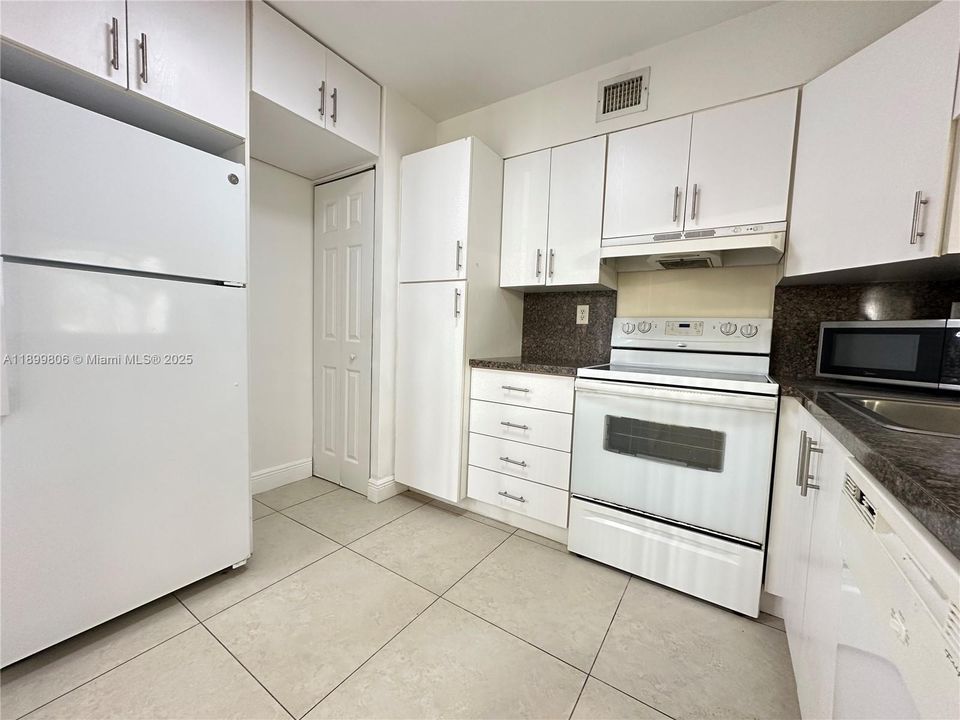 Recently Rented: $2,450 (2 beds, 2 baths, 1224 Square Feet)