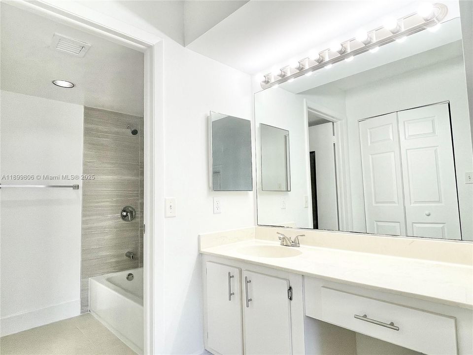 Recently Rented: $2,450 (2 beds, 2 baths, 1224 Square Feet)