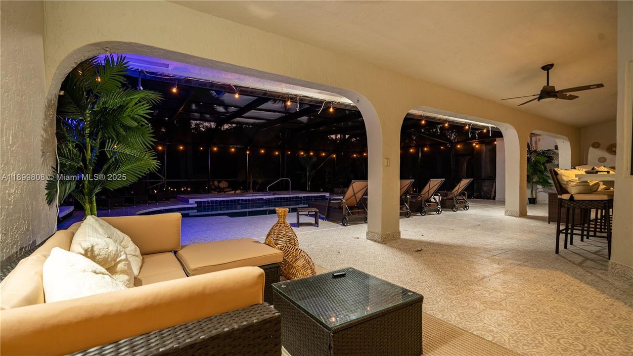 На продажу: $2,275,000 (7 спален, 5 ванн, 3442 Квадратных фут)