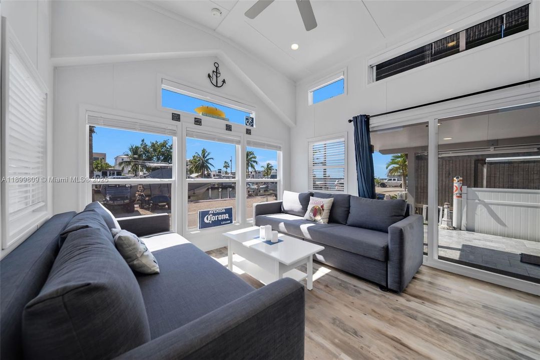 待售: $915,000 (3 贝兹, 1 浴室, 0 平方英尺)