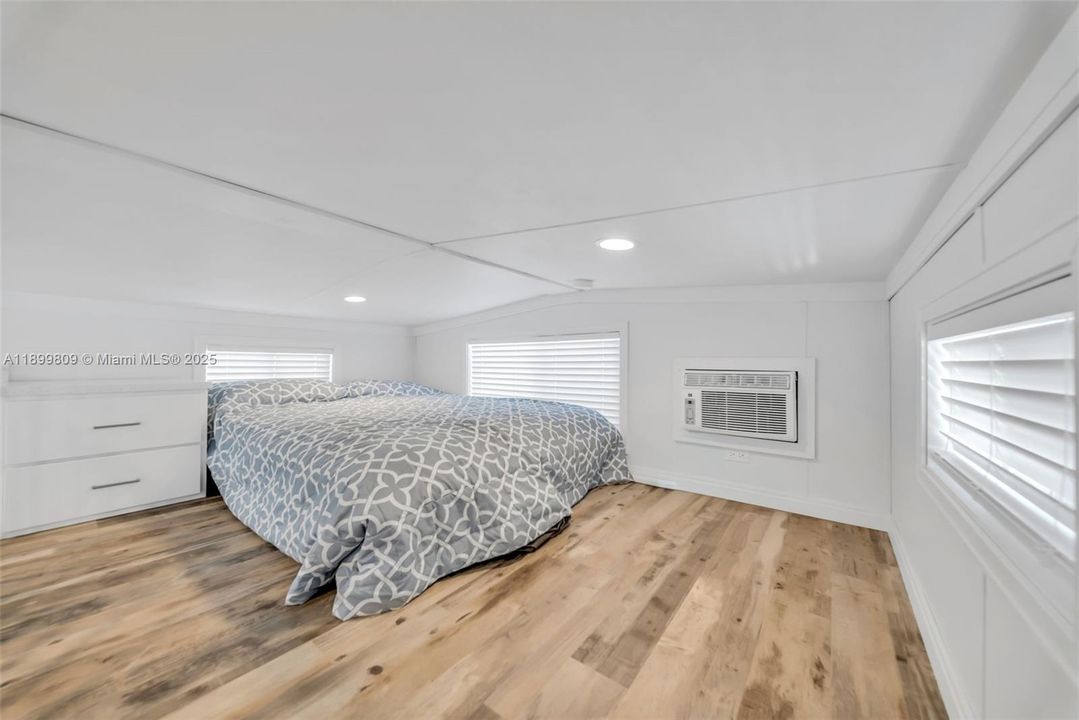 待售: $915,000 (3 贝兹, 1 浴室, 0 平方英尺)