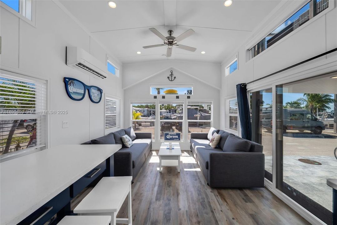 待售: $915,000 (3 贝兹, 1 浴室, 0 平方英尺)