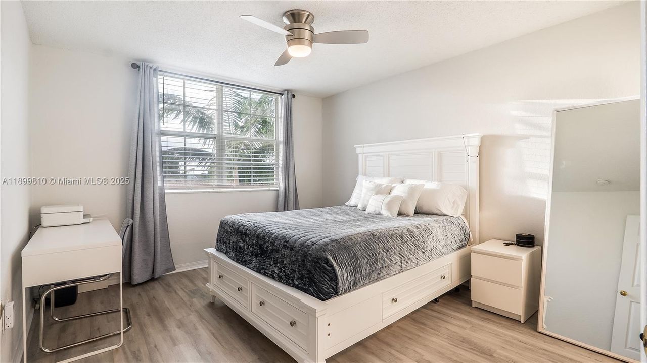 For Sale: $400,000 (2 beds, 2 baths, 1071 Square Feet)