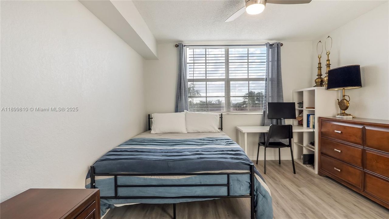 For Sale: $400,000 (2 beds, 2 baths, 1071 Square Feet)