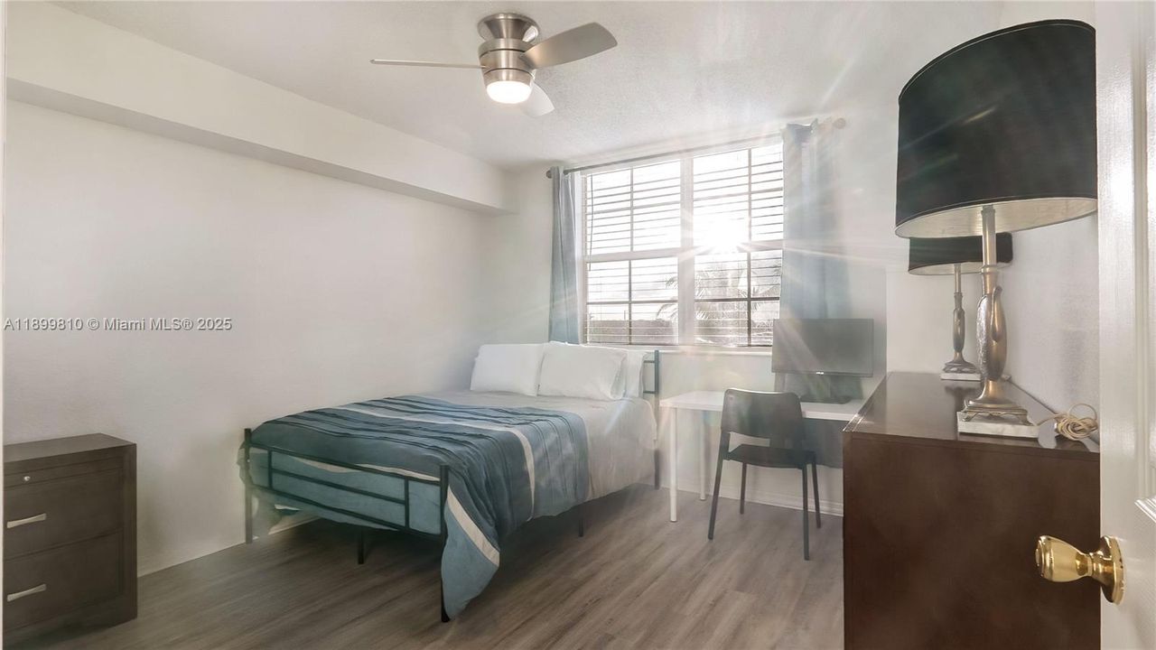 For Sale: $400,000 (2 beds, 2 baths, 1071 Square Feet)