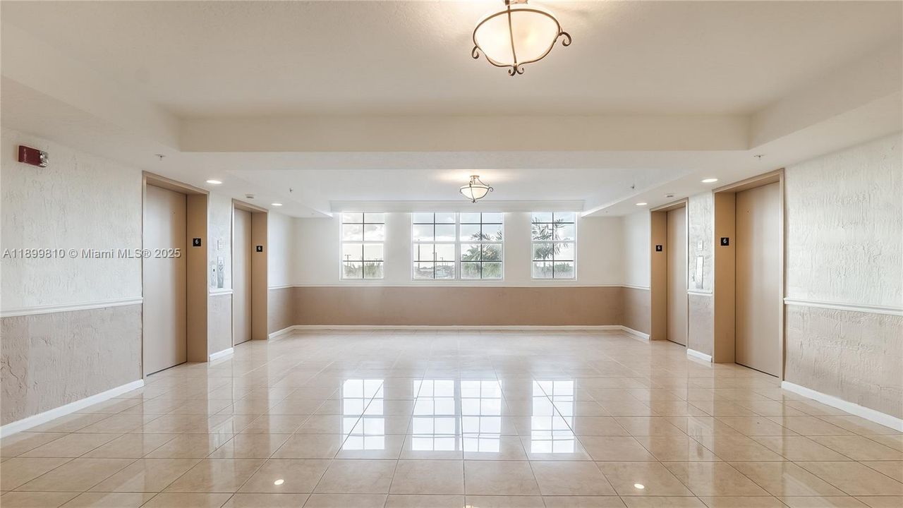 For Sale: $400,000 (2 beds, 2 baths, 1071 Square Feet)