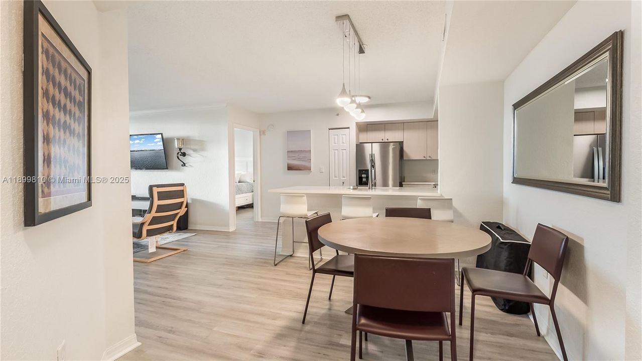 For Sale: $400,000 (2 beds, 2 baths, 1071 Square Feet)