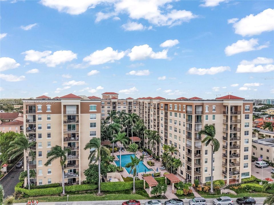 For Sale: $400,000 (2 beds, 2 baths, 1071 Square Feet)