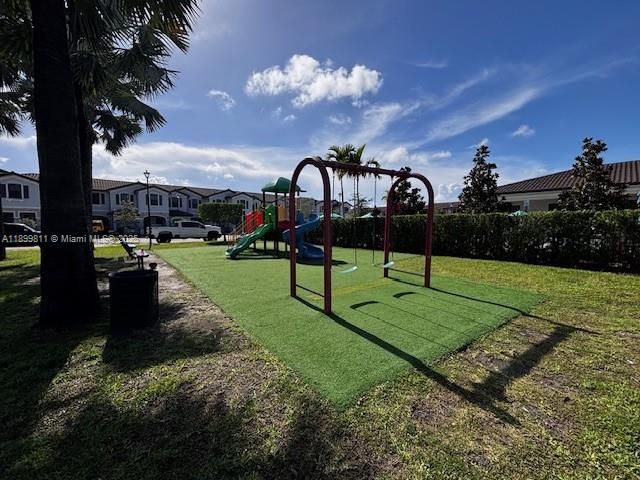 For Sale: $475,000 (4 beds, 2 baths, 1887 Square Feet)