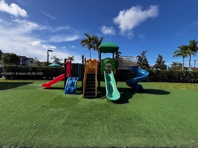 For Sale: $475,000 (4 beds, 2 baths, 1887 Square Feet)