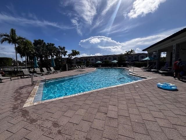 For Sale: $475,000 (4 beds, 2 baths, 1887 Square Feet)