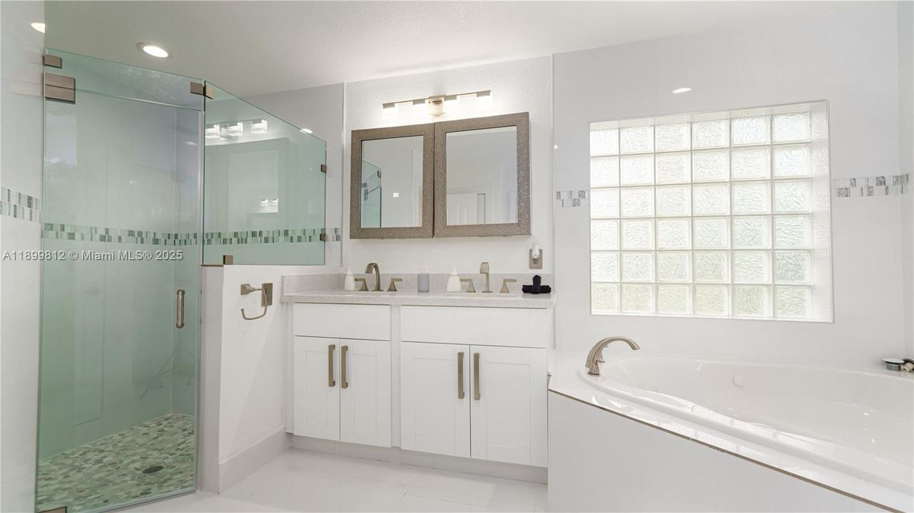 В аренду: $13,995 (7 спален, 5 ванн, 3768 Квадратных фут)