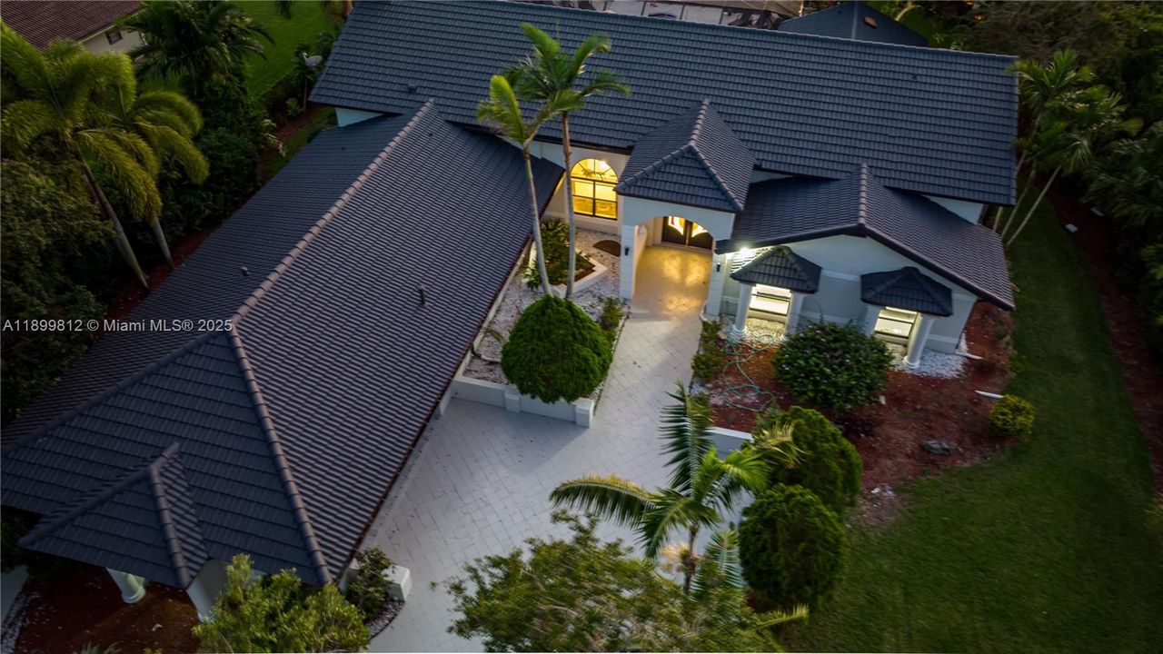 В аренду: $13,995 (7 спален, 5 ванн, 3768 Квадратных фут)