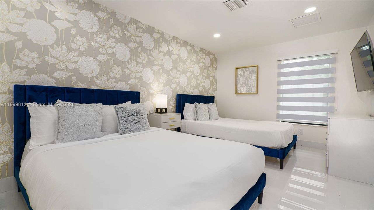 В аренду: $13,995 (7 спален, 5 ванн, 3768 Квадратных фут)