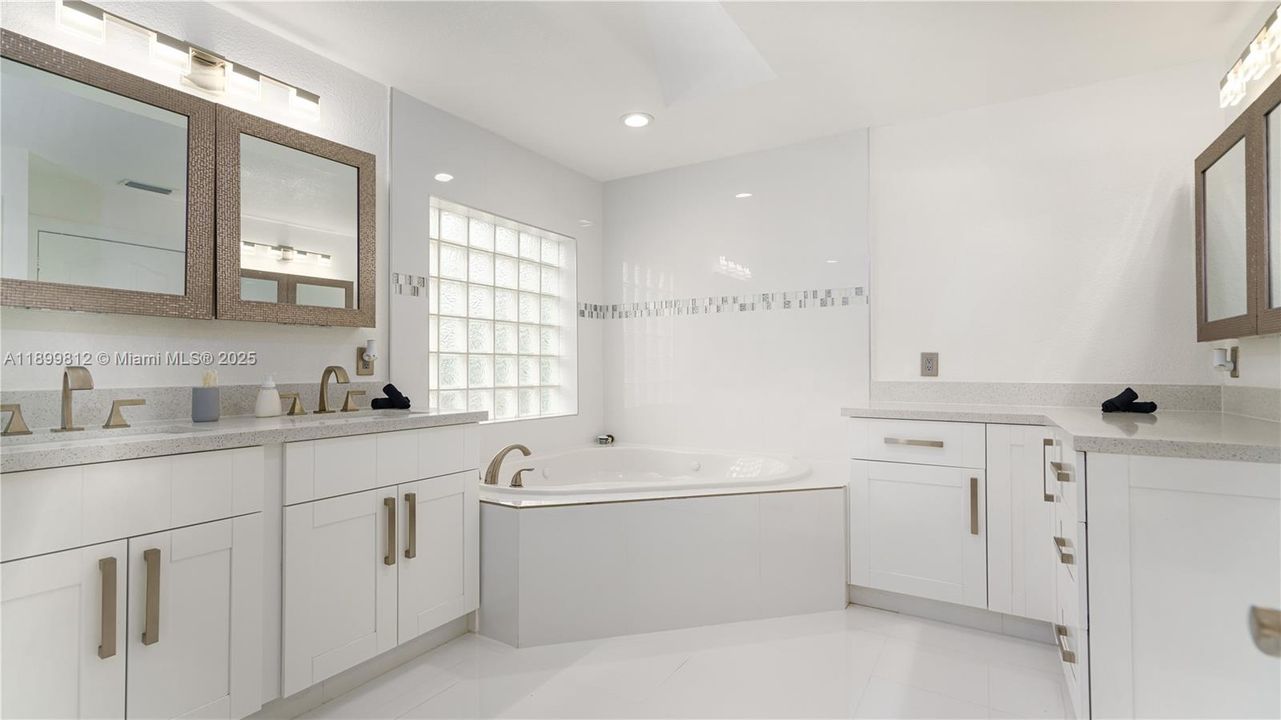 В аренду: $13,995 (7 спален, 5 ванн, 3768 Квадратных фут)