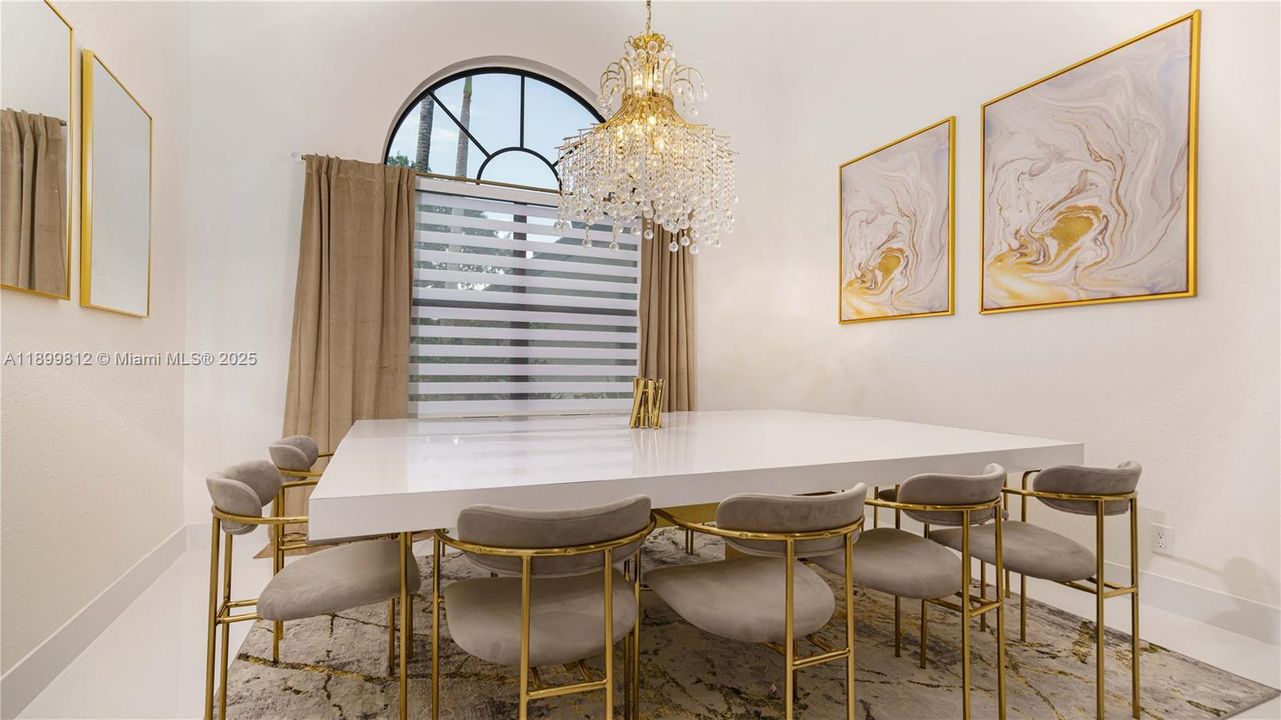 В аренду: $13,995 (7 спален, 5 ванн, 3768 Квадратных фут)