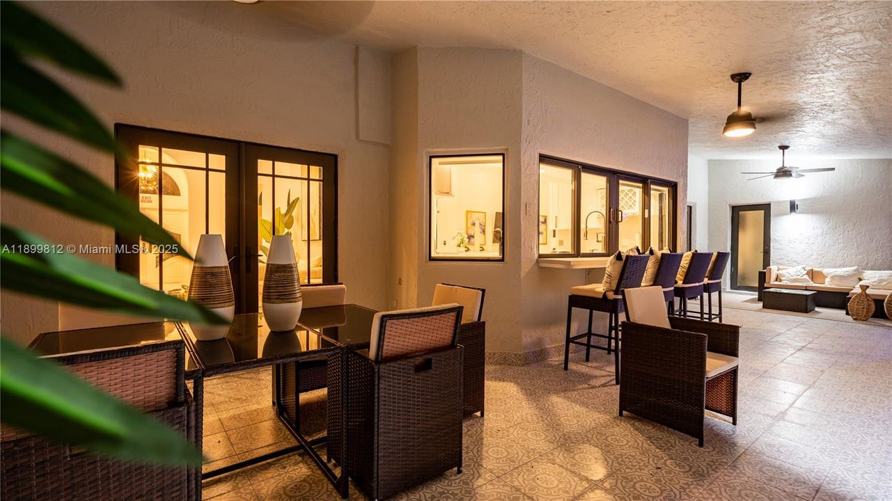 В аренду: $13,995 (7 спален, 5 ванн, 3768 Квадратных фут)