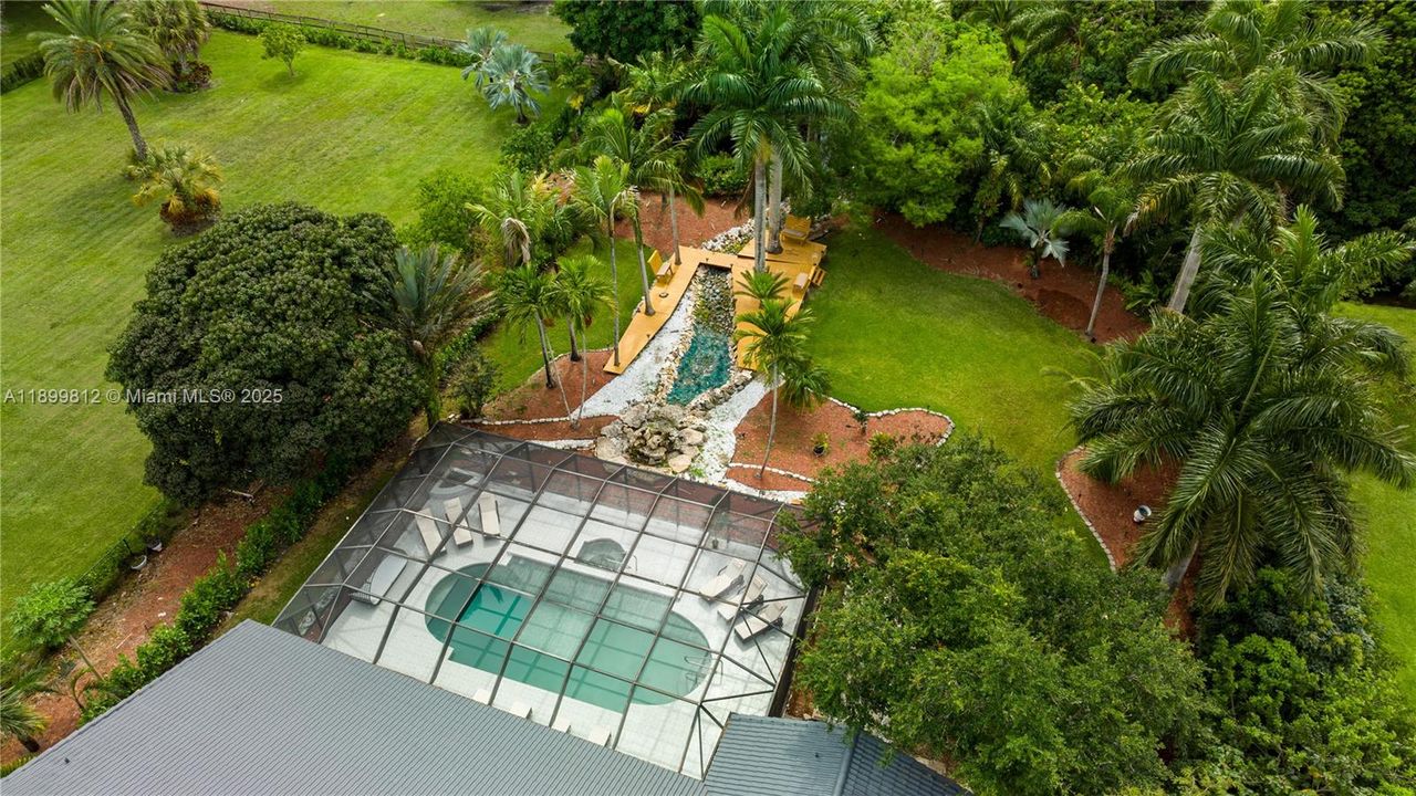 В аренду: $13,995 (7 спален, 5 ванн, 3768 Квадратных фут)