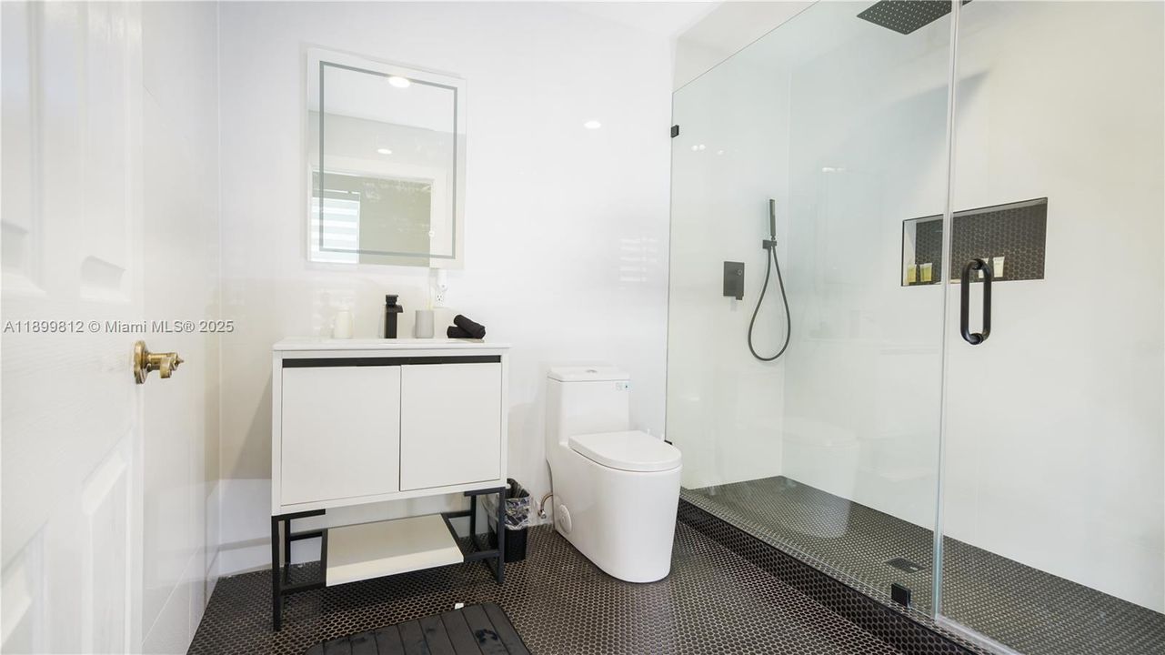 В аренду: $13,995 (7 спален, 5 ванн, 3768 Квадратных фут)