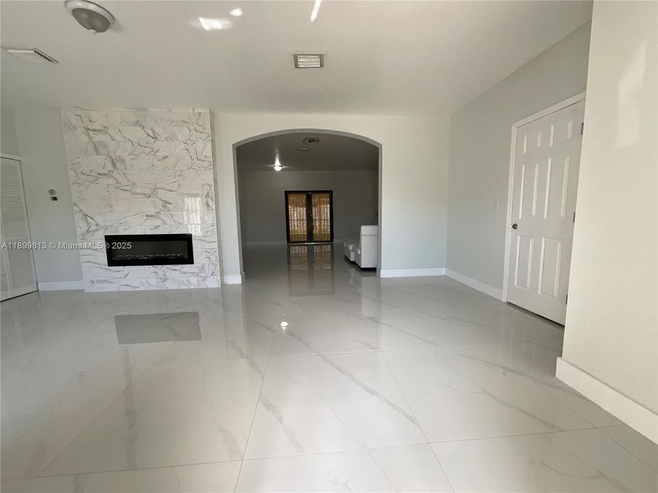 Под контрактом: $3,200 (4 спален, 2 ванн, 1632 Квадратных фут)